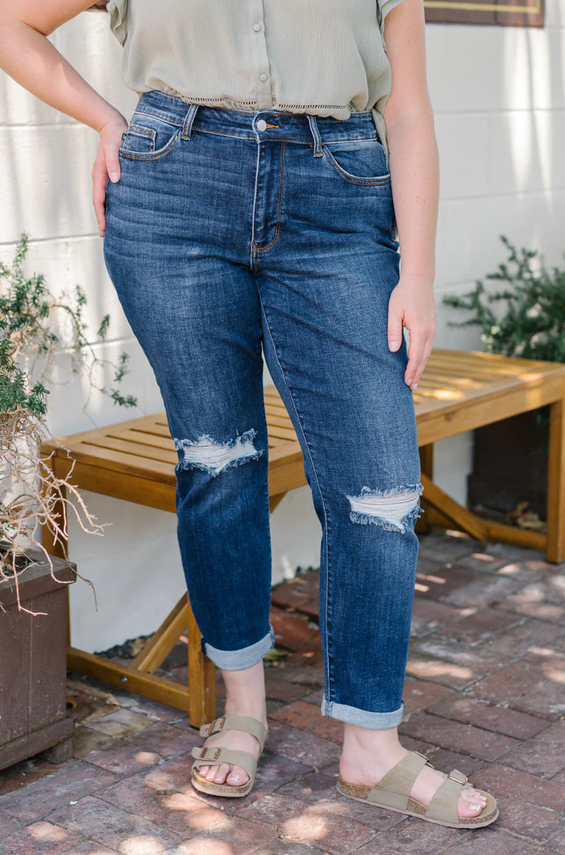 Mid-Rise | Slim | Destroy Jeans