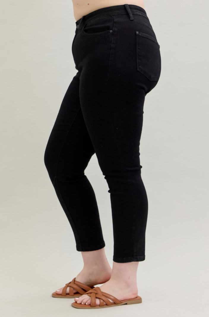 Mid-Rise | Slim | Black Jeans