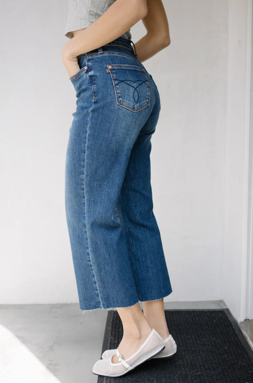 High Waist | Wide Crop | Pocket Embroidery Jeans