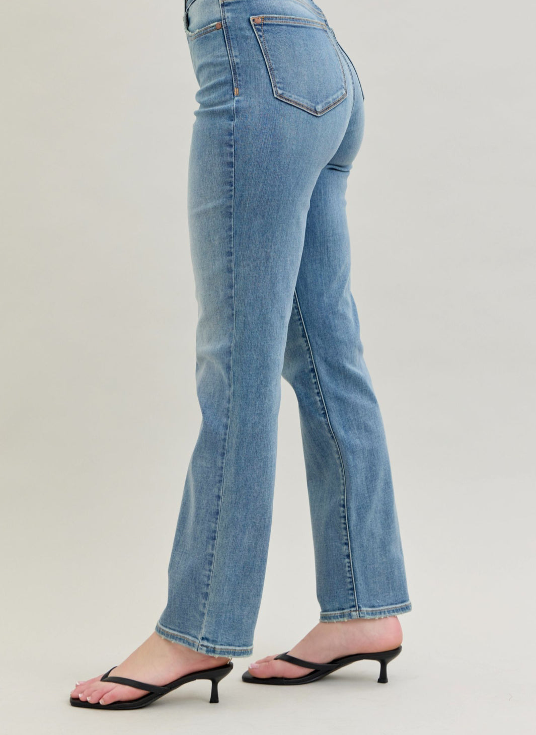 High Waist | Straight | Medium Wash Jeans