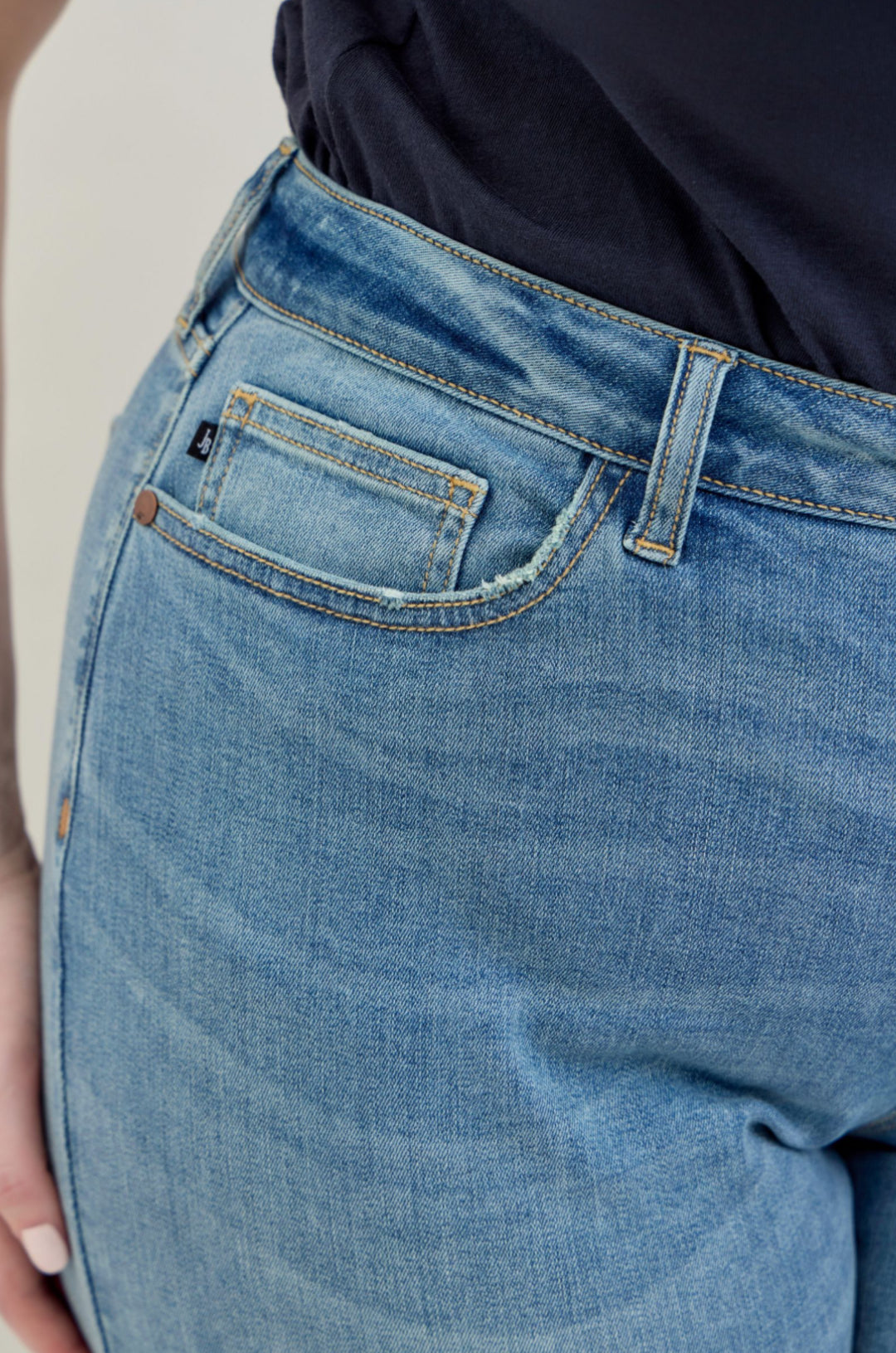 High Waist | Straight | Medium Wash Jeans