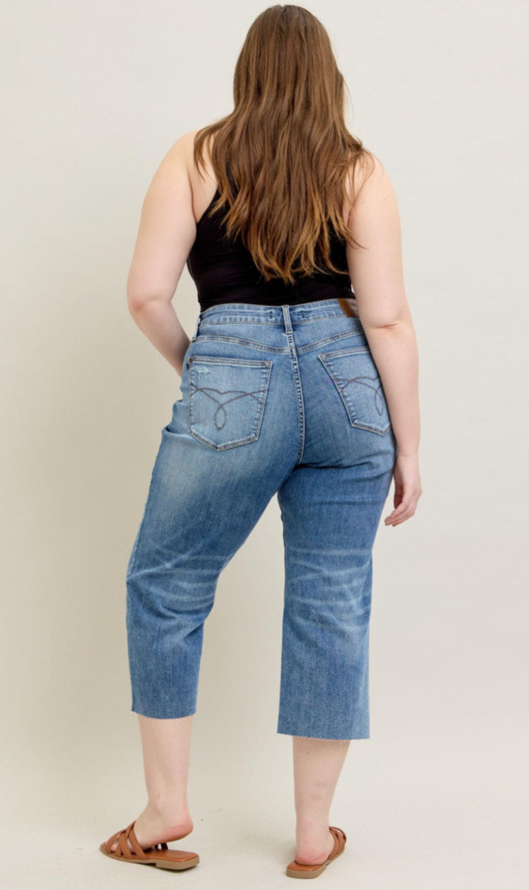 High Waist | Wide Crop | Back Pocket Embroidery Raw Hem