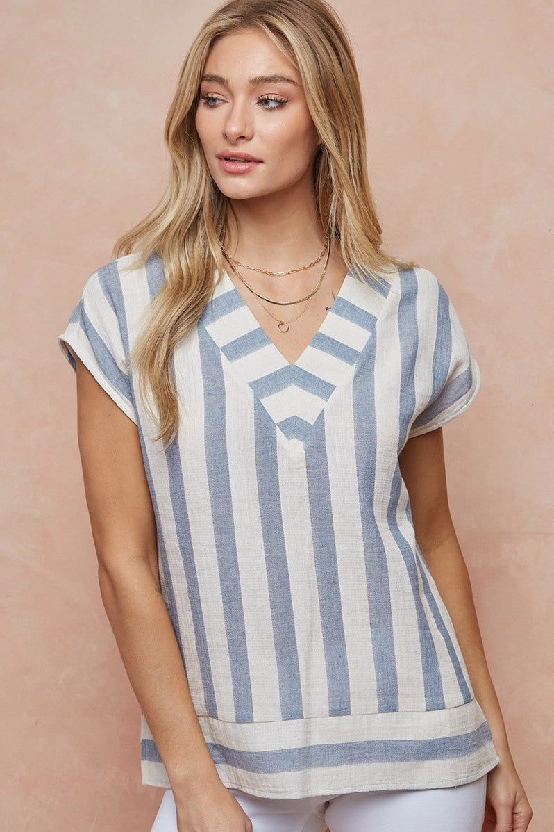 PLUS EXCLUSIVE | V-Neck Top