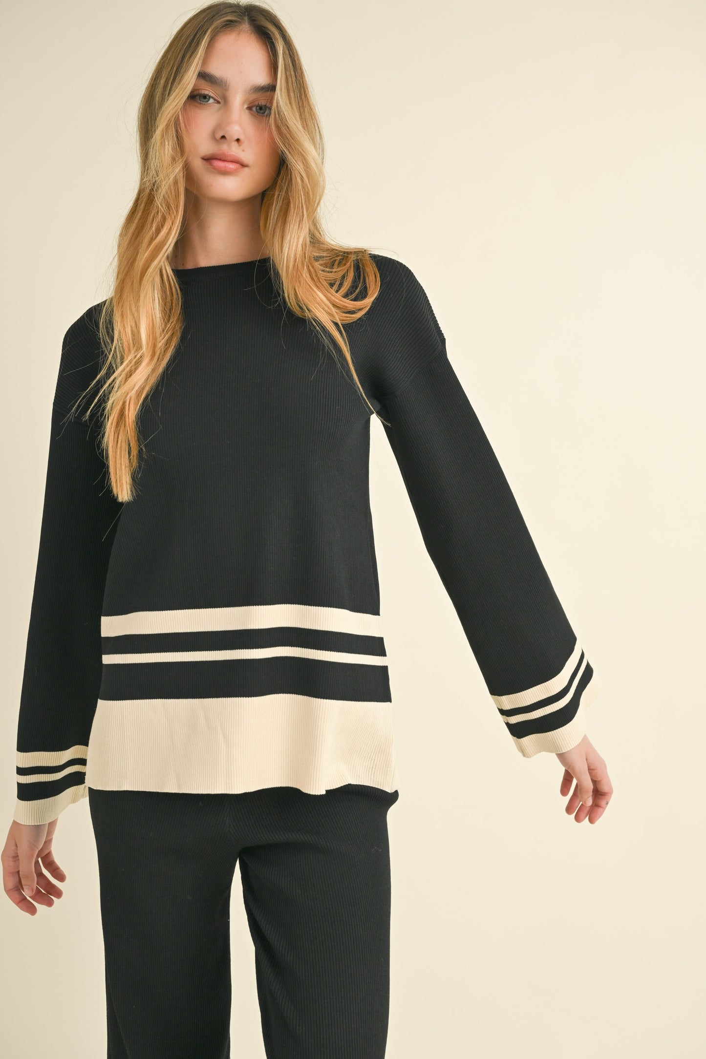 Border Striped Knit Long Sleeve top