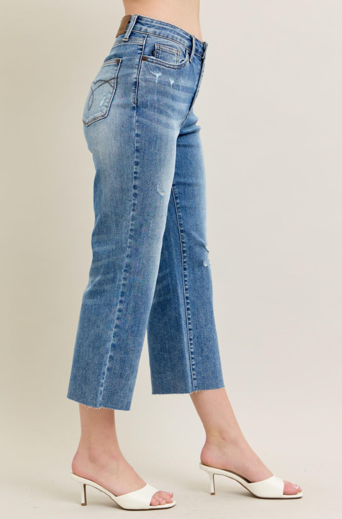 High Waist | Wide Crop | Back Pocket Embroidery Raw Hem