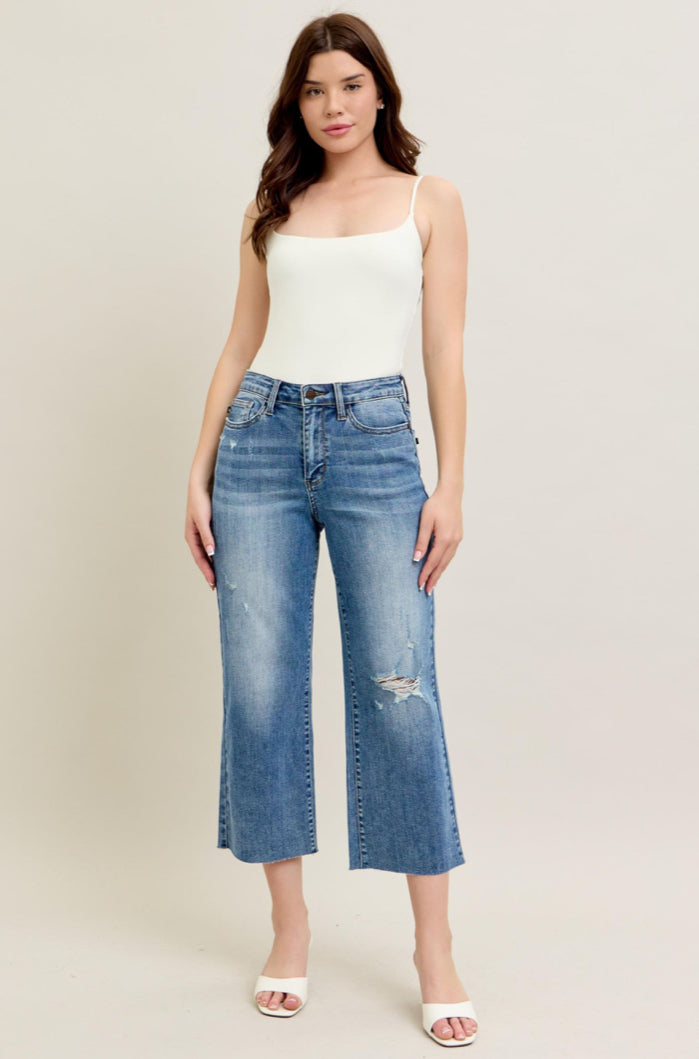 High Waist | Wide Crop | Back Pocket Embroidery Raw Hem