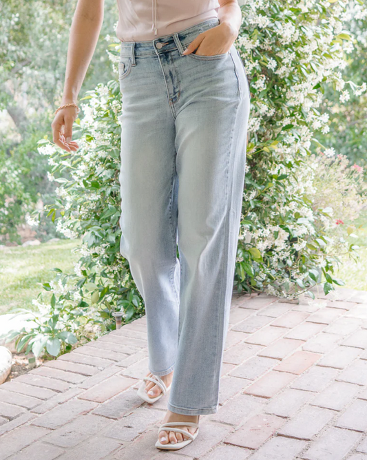 High Waist | Straight | Light Wash Jeans