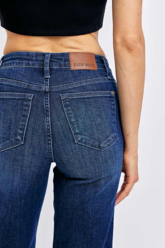 Mid-Rise | Straight | Tummy Control Jeans