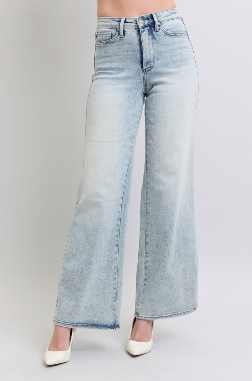 High Waist | Retro Wide Leg | Light Wash Jeans