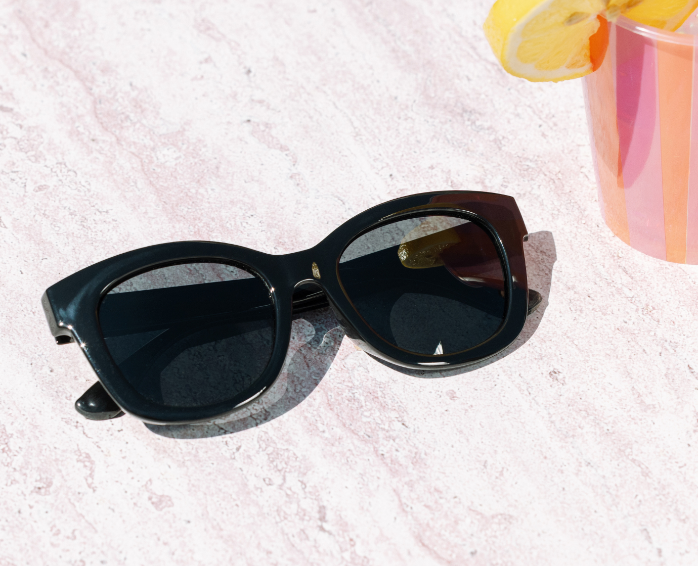 Center Stage Reader Sunglasses | 2 Colors