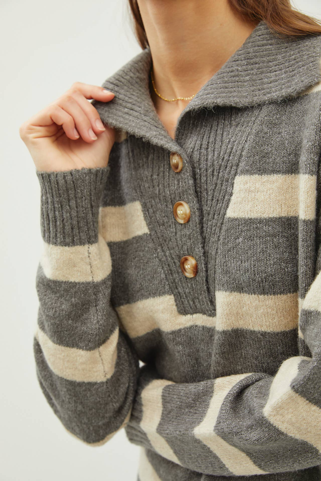 Quarter Button Peter Pan Sweater | Heather Charcoal