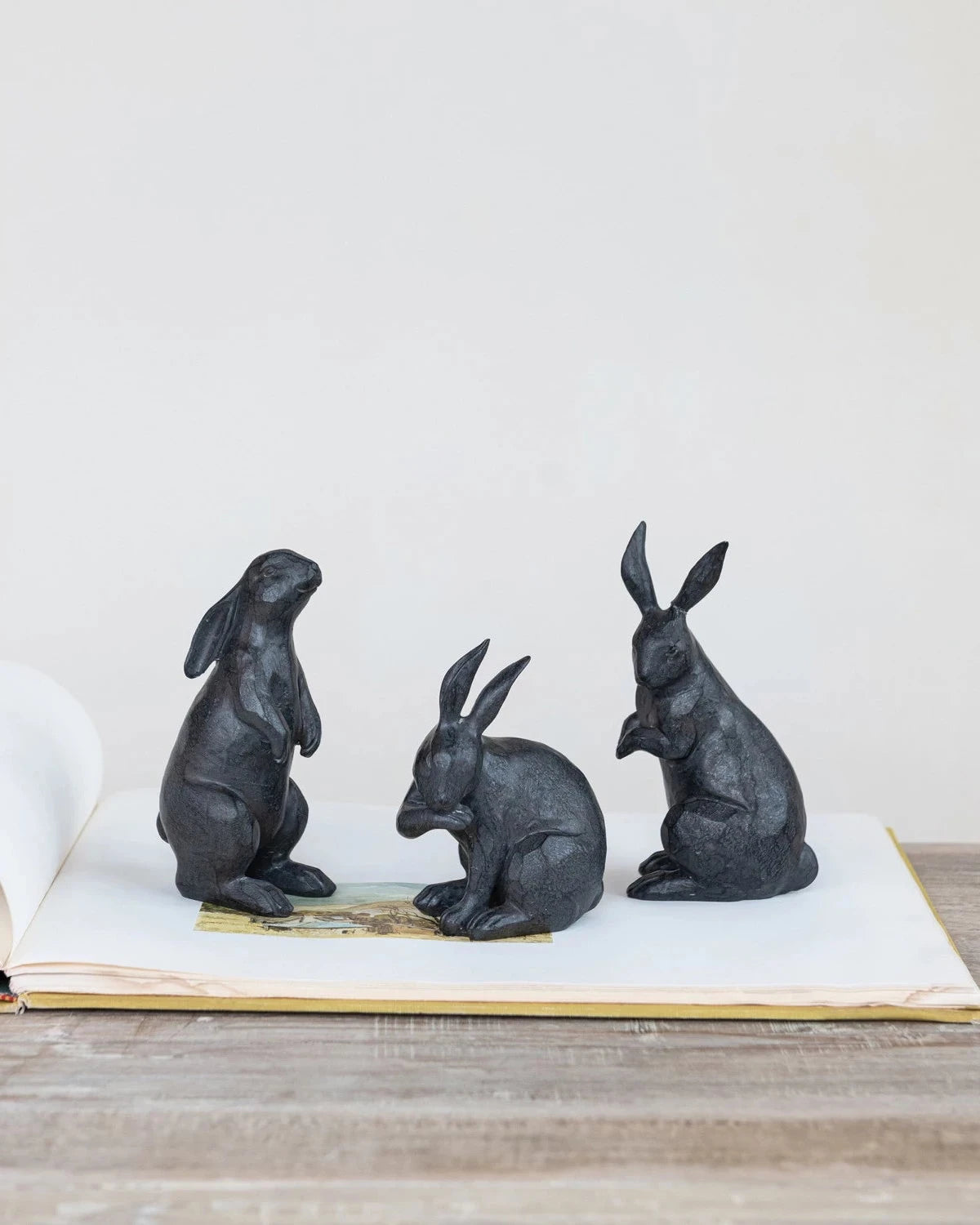 Resin Rabbit – The English Garden