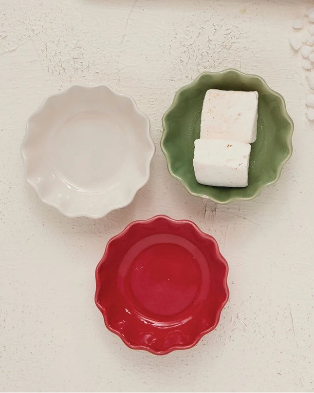 Stoneware Scalloped Bowl