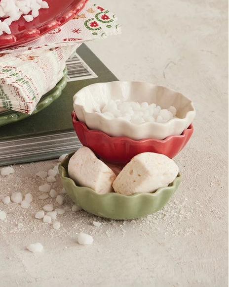 Stoneware Scalloped Bowl