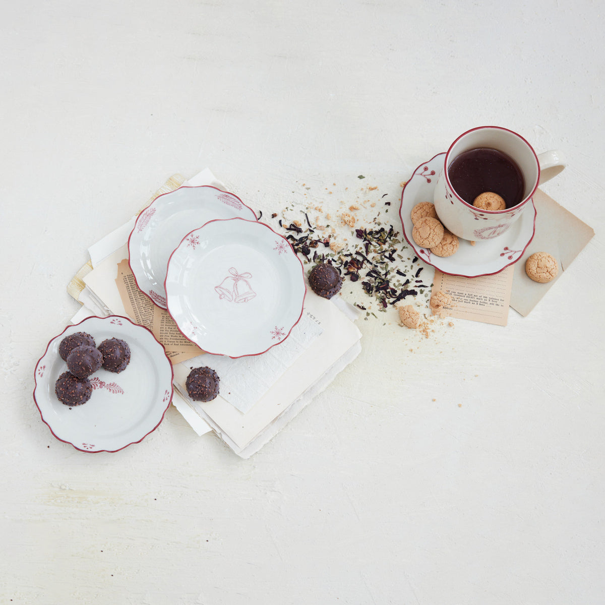 Stoneware Scalloped Plate