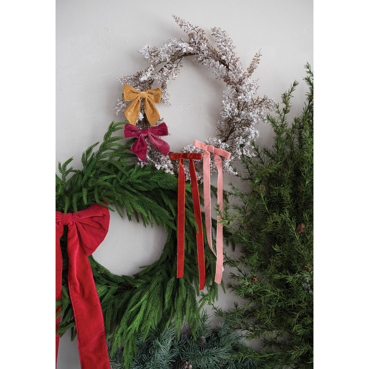 18" Round Faux Juniper Wreath