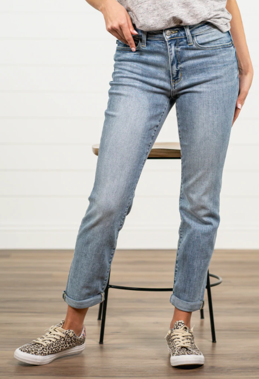 Mid Rise | Boyfriend | Bleach Wash Jeans