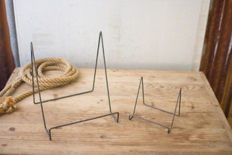Large Wire Easel with Metal Finish